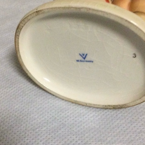 Goebel Hummel Figurine’s Waving Good Bye - Picture 6 of 9